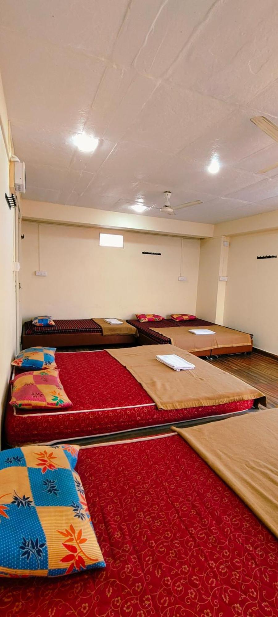 Shri Shiv Ganga Bhakt Niwas Hotel Ujjain Eksteriør billede