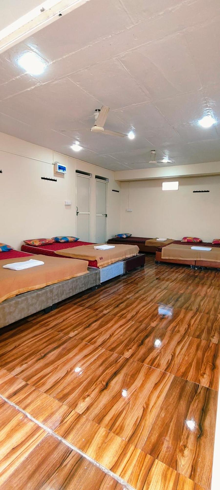 Shri Shiv Ganga Bhakt Niwas Hotel Ujjain Eksteriør billede