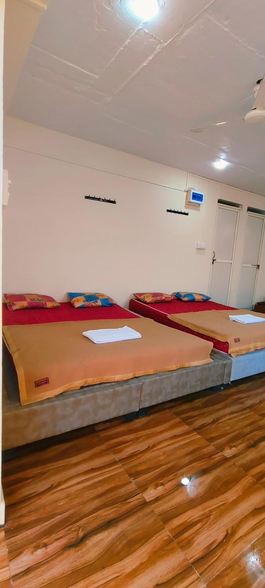 Shri Shiv Ganga Bhakt Niwas Hotel Ujjain Eksteriør billede