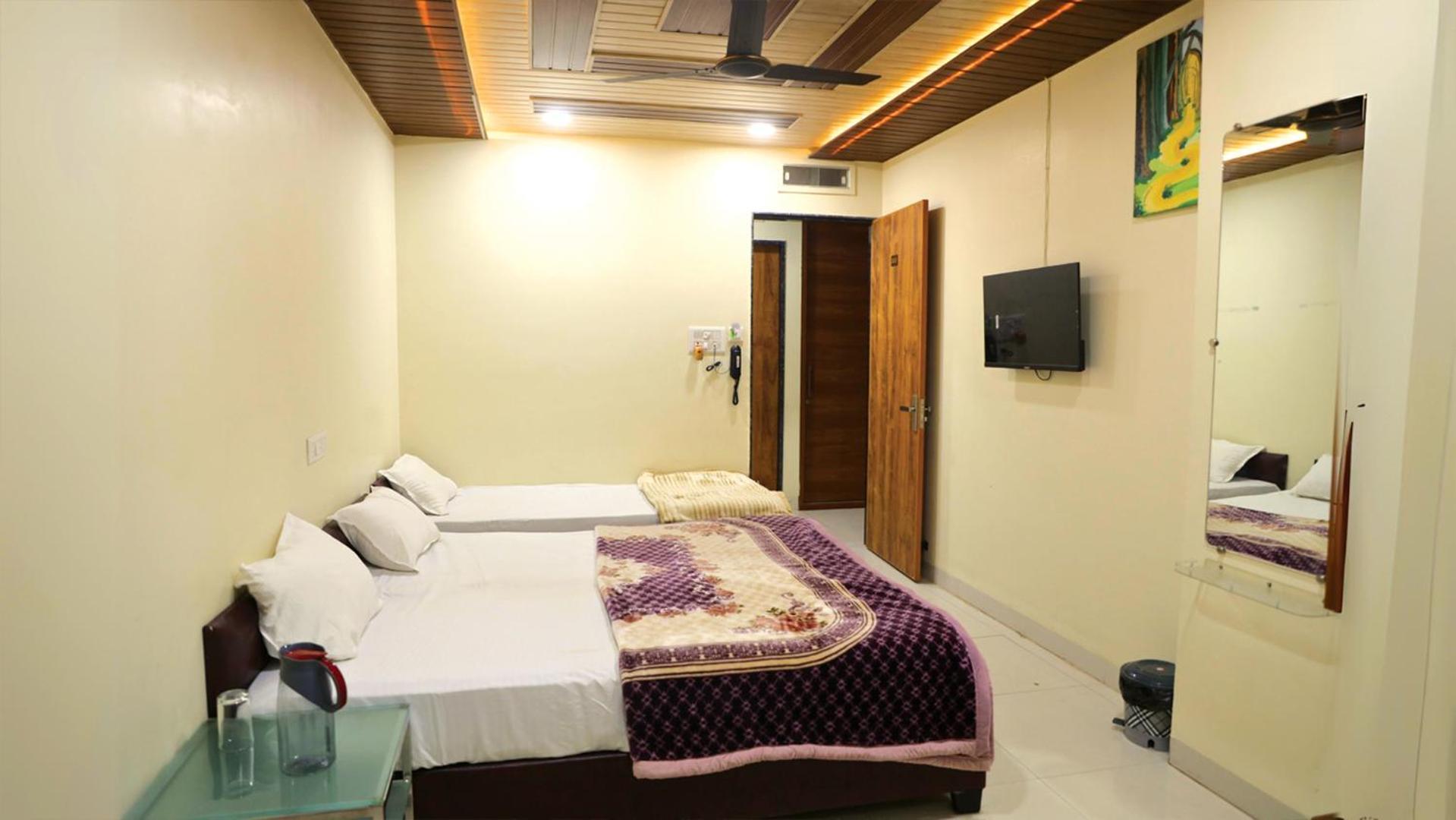 Shri Shiv Ganga Bhakt Niwas Hotel Ujjain Eksteriør billede