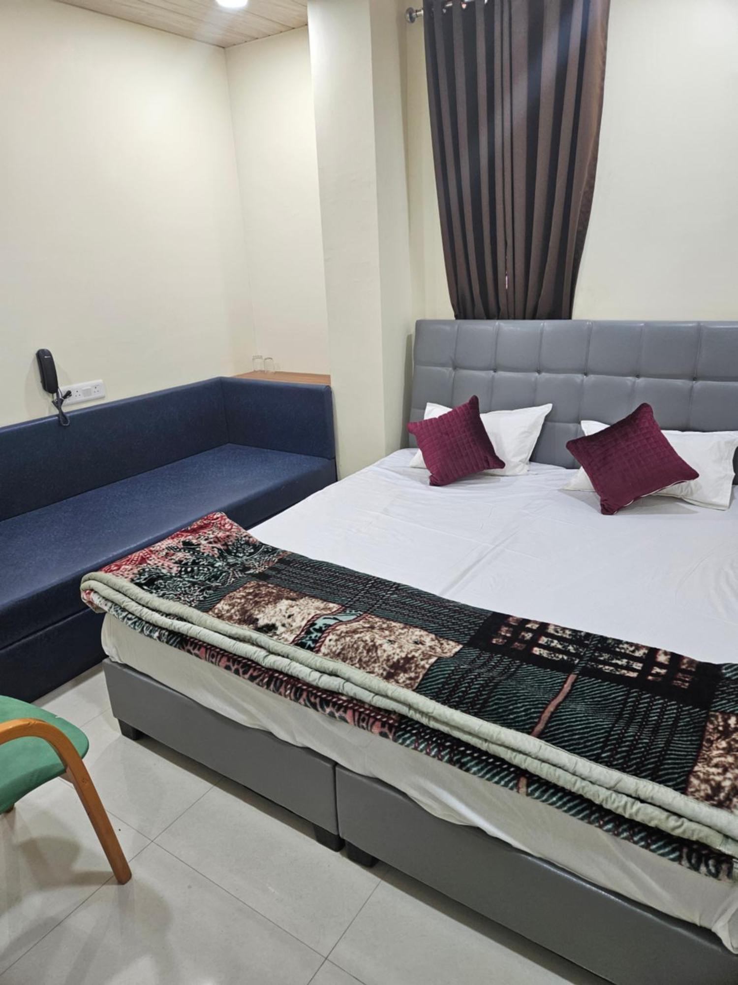 Shri Shiv Ganga Bhakt Niwas Hotel Ujjain Eksteriør billede