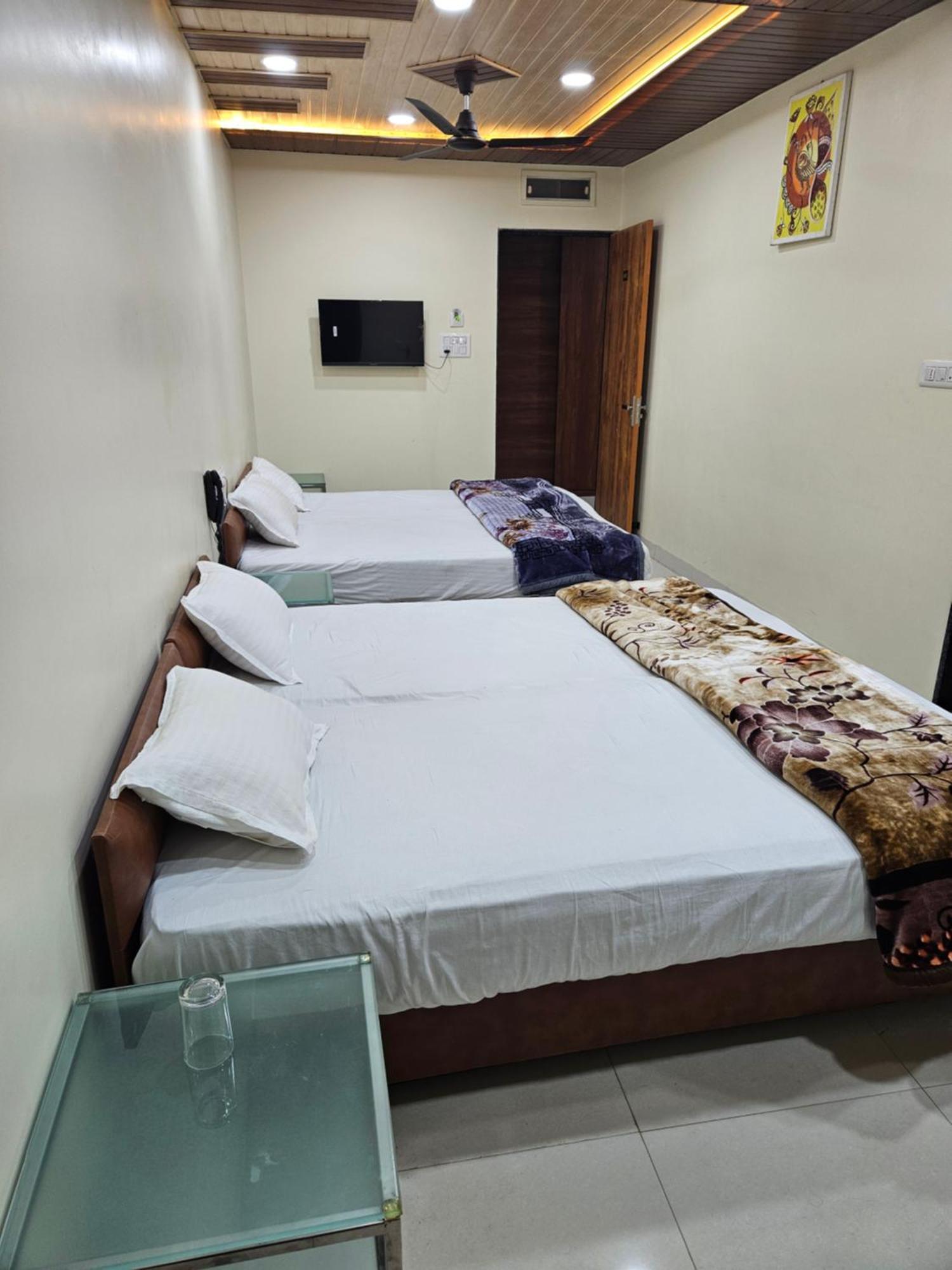 Shri Shiv Ganga Bhakt Niwas Hotel Ujjain Eksteriør billede