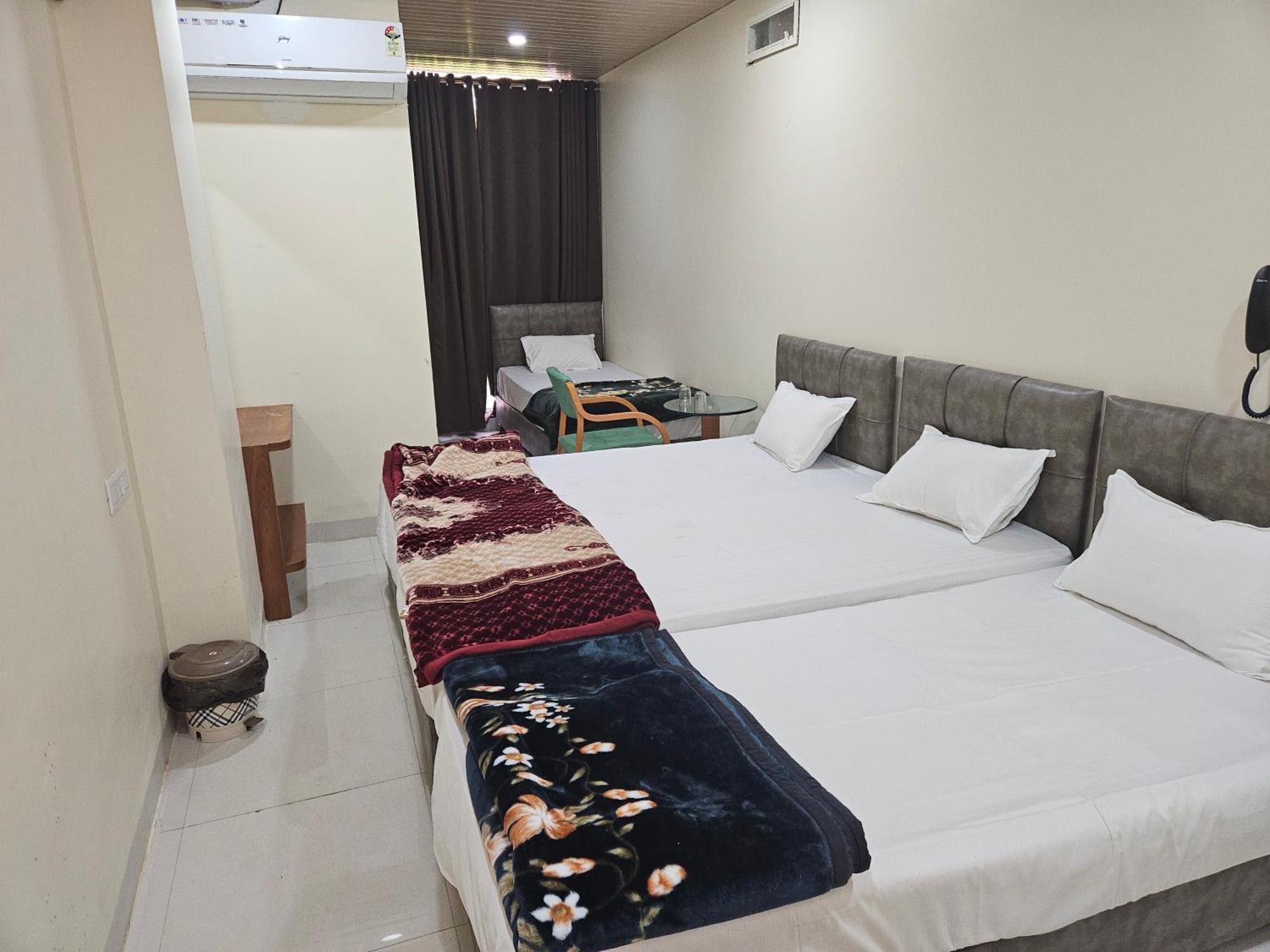 Shri Shiv Ganga Bhakt Niwas Hotel Ujjain Eksteriør billede
