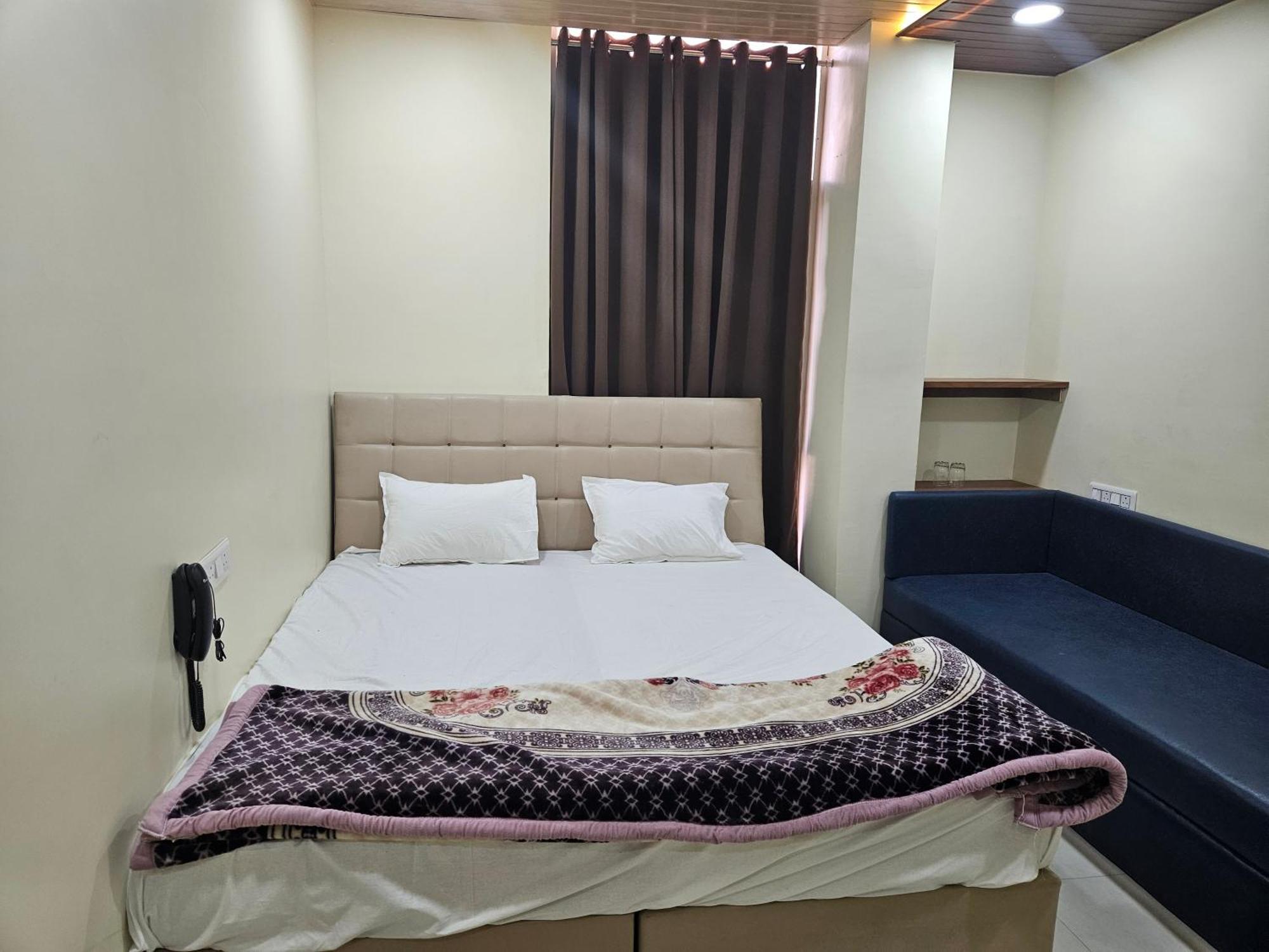 Shri Shiv Ganga Bhakt Niwas Hotel Ujjain Eksteriør billede