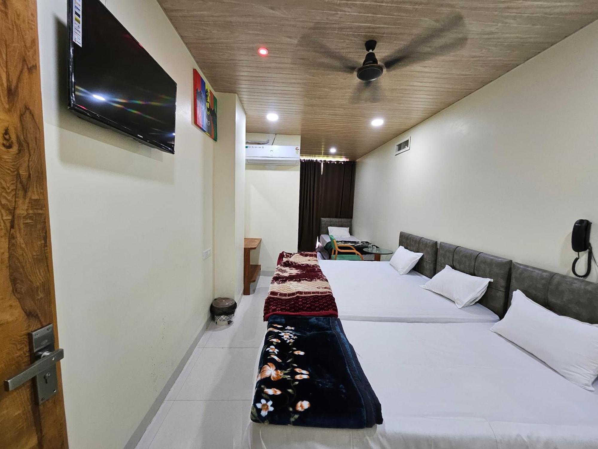 Shri Shiv Ganga Bhakt Niwas Hotel Ujjain Eksteriør billede