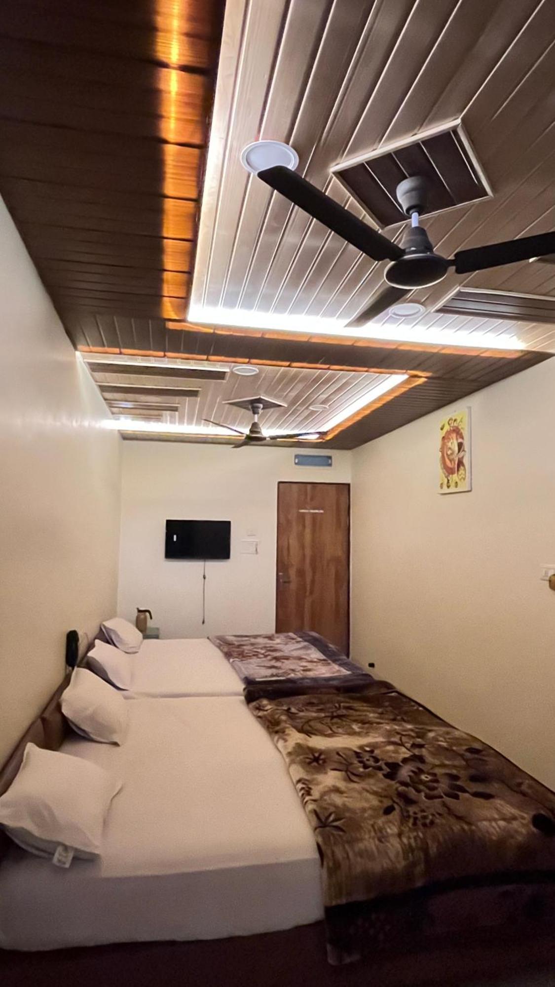 Shri Shiv Ganga Bhakt Niwas Hotel Ujjain Eksteriør billede
