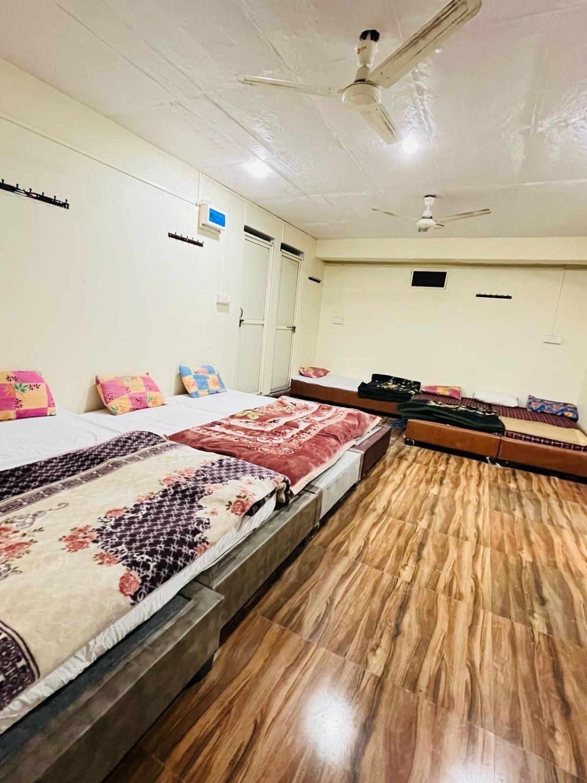 Shri Shiv Ganga Bhakt Niwas Hotel Ujjain Eksteriør billede
