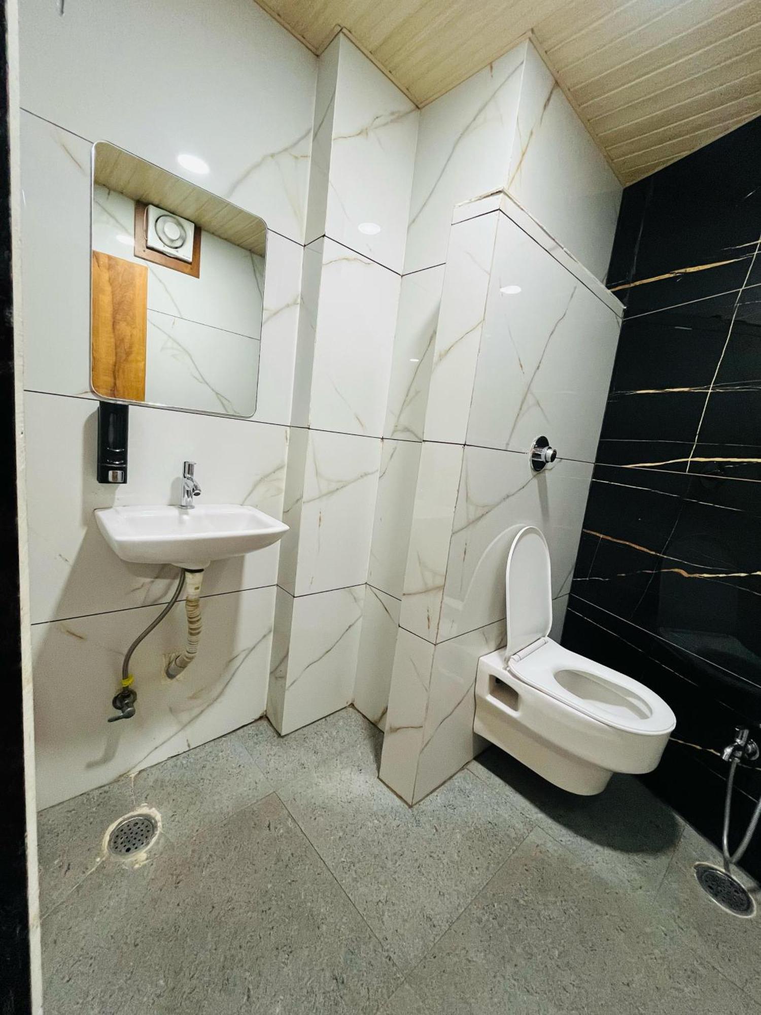 Shri Shiv Ganga Bhakt Niwas Hotel Ujjain Eksteriør billede