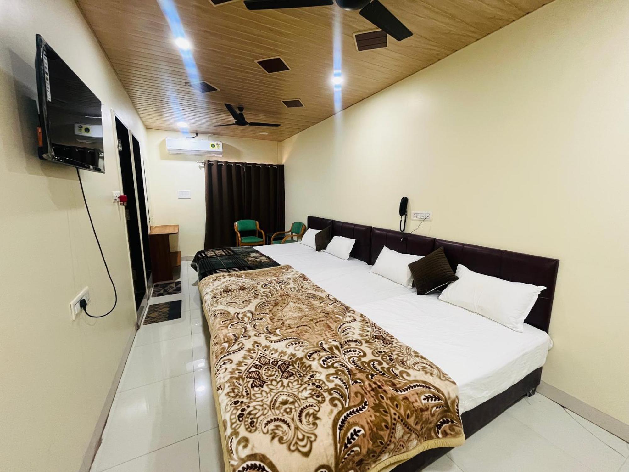 Shri Shiv Ganga Bhakt Niwas Hotel Ujjain Eksteriør billede