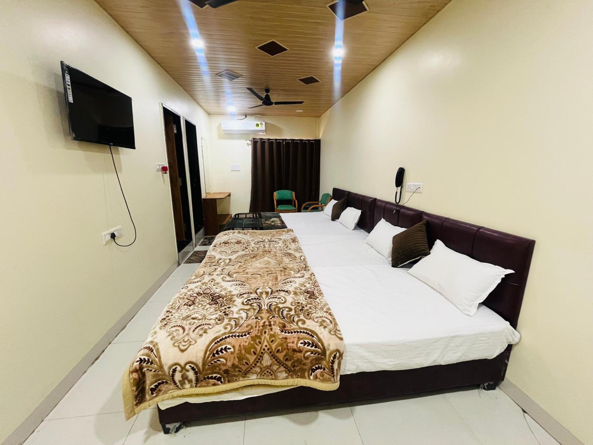 Shri Shiv Ganga Bhakt Niwas Hotel Ujjain Eksteriør billede