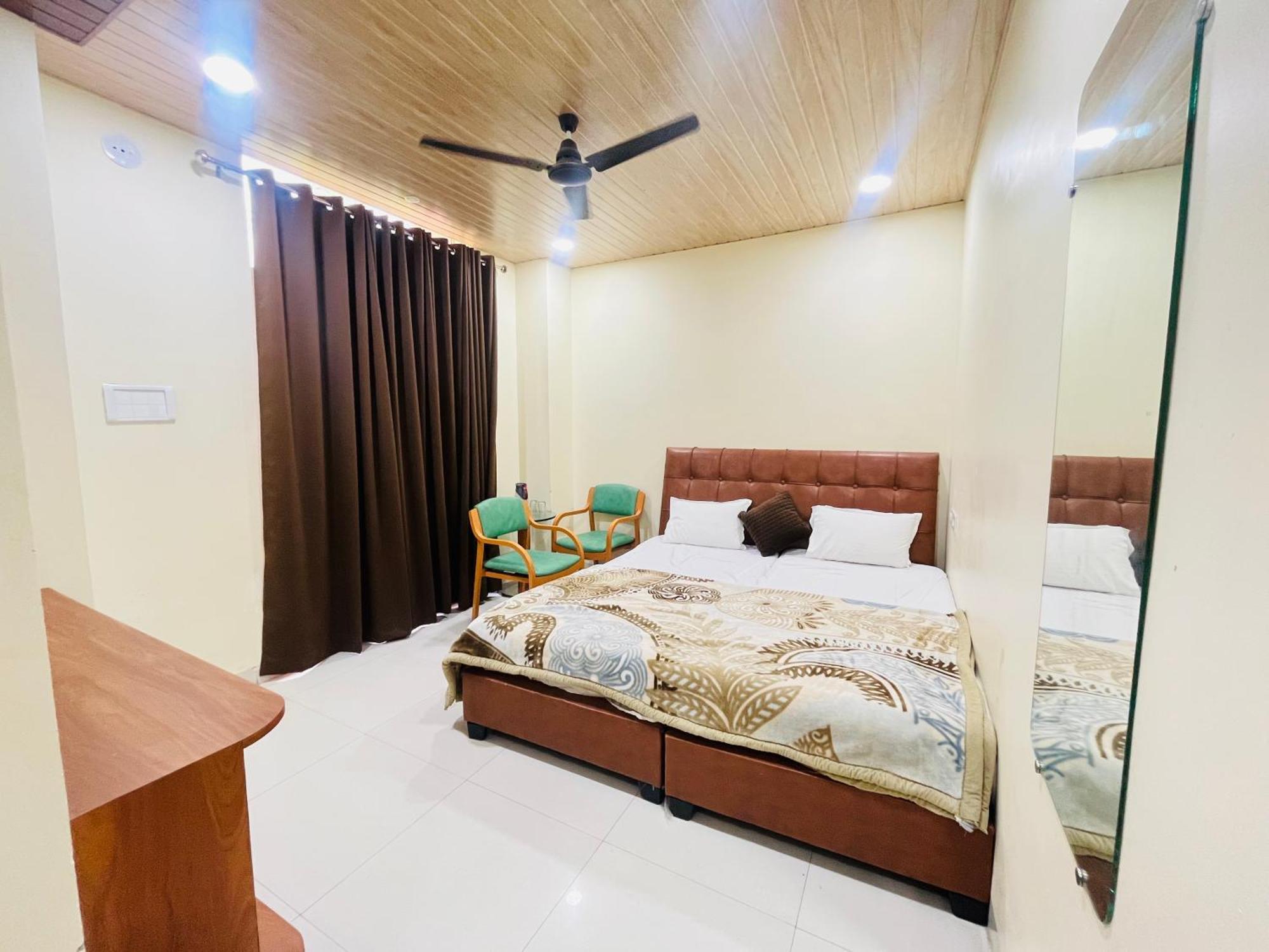 Shri Shiv Ganga Bhakt Niwas Hotel Ujjain Eksteriør billede