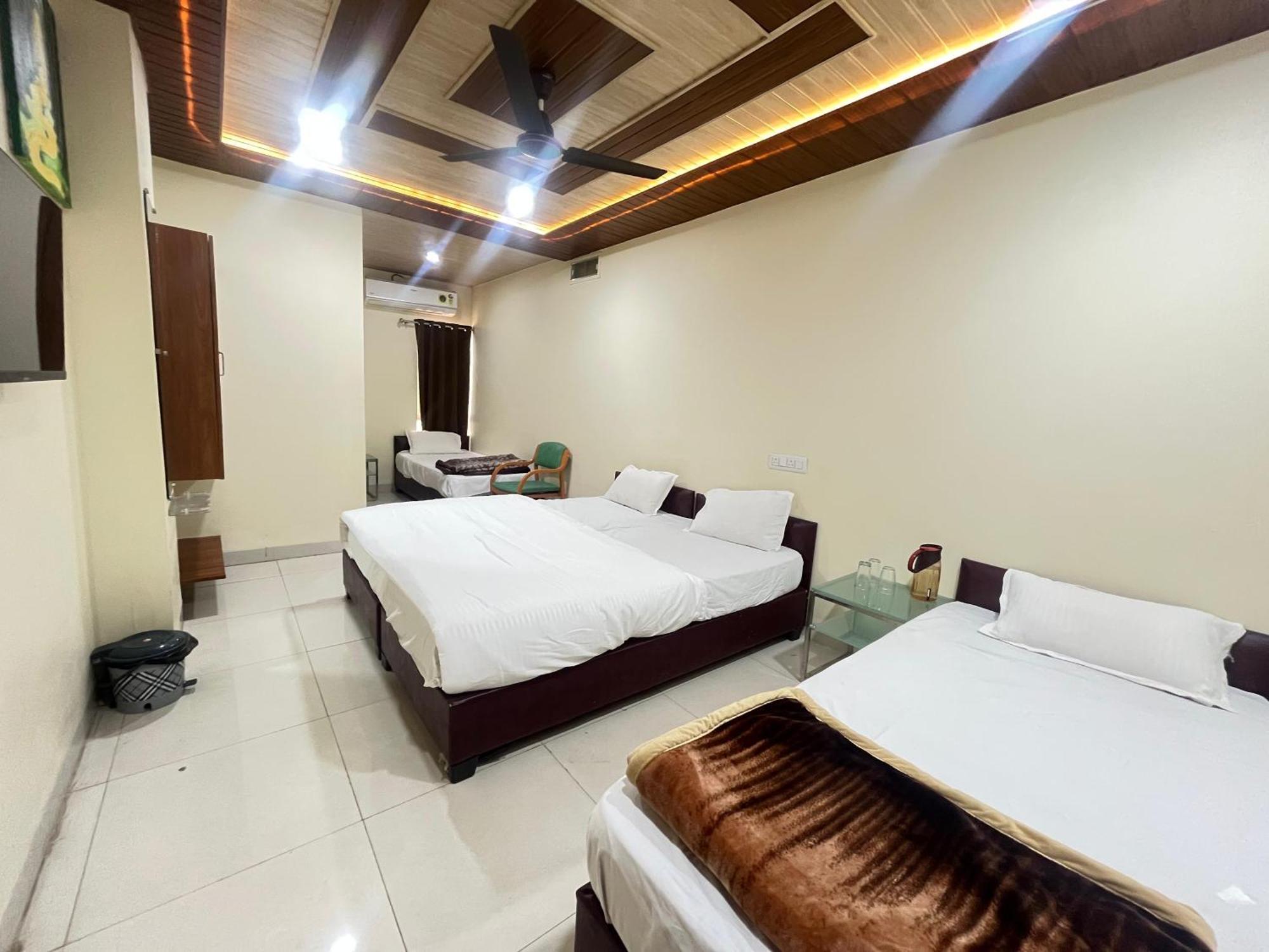 Shri Shiv Ganga Bhakt Niwas Hotel Ujjain Eksteriør billede