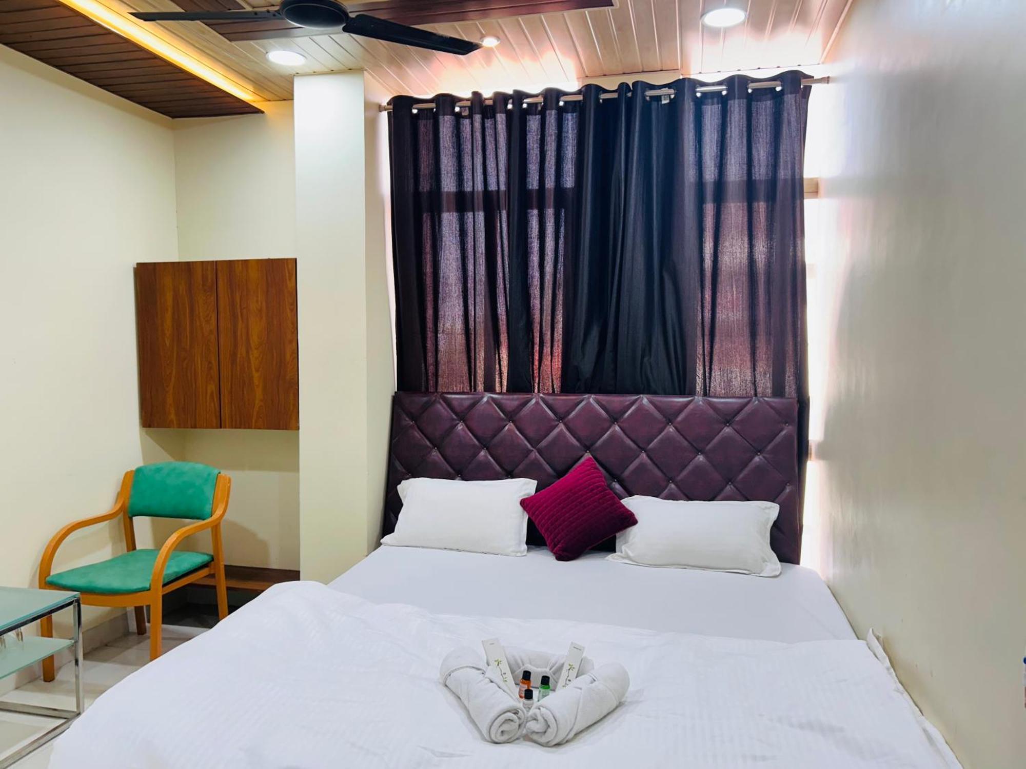 Shri Shiv Ganga Bhakt Niwas Hotel Ujjain Eksteriør billede