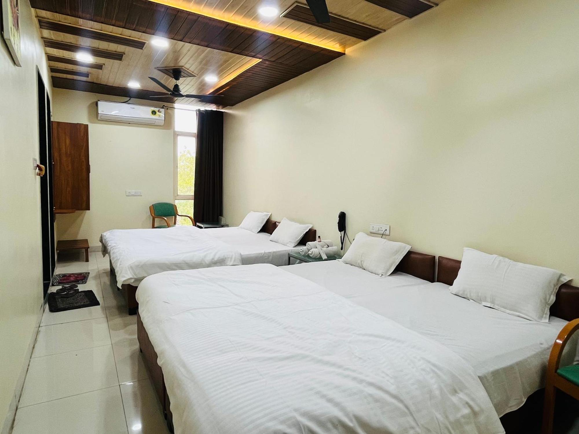 Shri Shiv Ganga Bhakt Niwas Hotel Ujjain Eksteriør billede